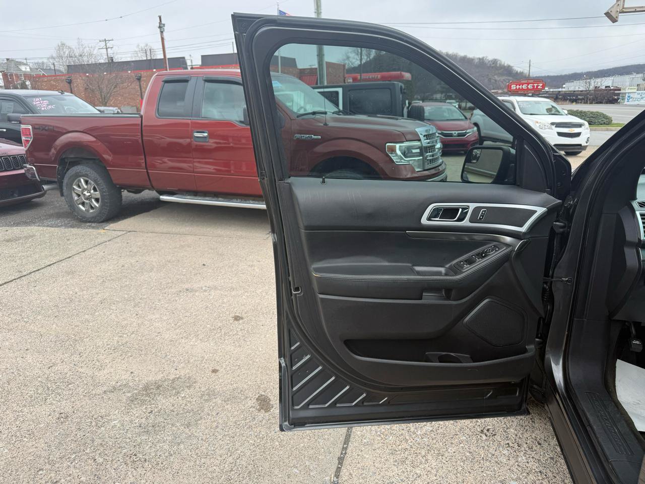 Used 2015 Ford Explorer XLT w/ Equipment Group 202B AWD/4WD image 14