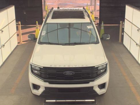 Certified 2025 Ford Expedition Active AWD/4WD image 3