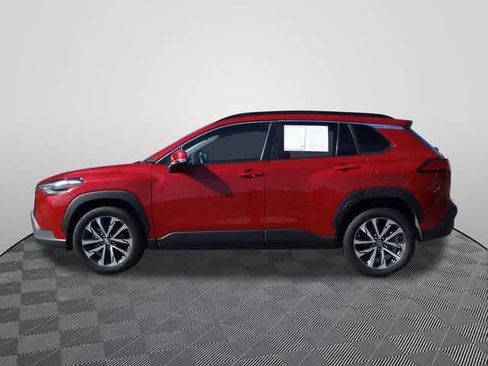 Used 2023 Toyota Corolla Cross XLE image 2