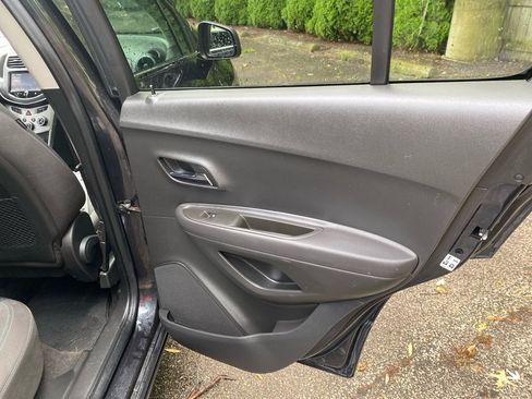 Used 2016 Chevrolet Trax LT w/ LPO, Cargo Package FWD image 21