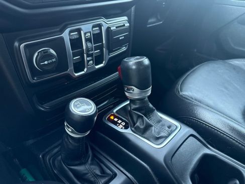 Used 2023 Jeep Wrangler Unlimited Sahara AWD/4WD image 15