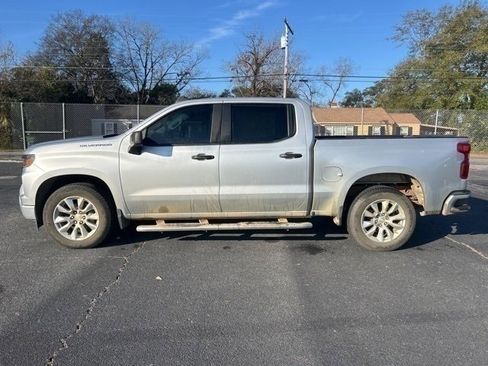 Used 2022 Chevrolet Silverado 1500 Custom image 2
