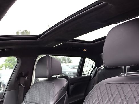 Used 2018 BMW 750i xDrive AWD/4WD image 28