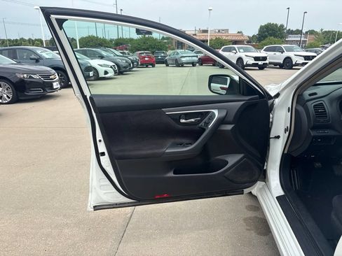 Used 2013 Nissan Altima 2.5 S FWD image 9