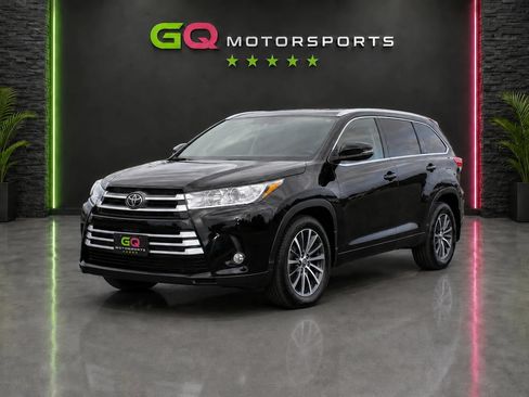 Used 2018 Toyota Highlander XLE AWD/4WD image 3