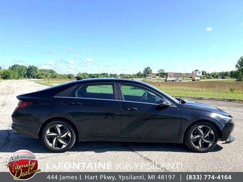 Used 2022 Hyundai Elantra Limited w/ Preferred Accessory Package FWD image 6