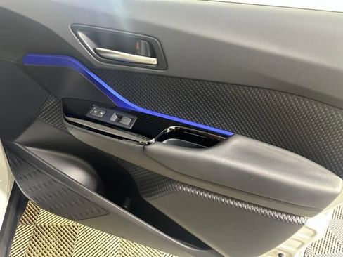 Used 2022 Toyota C-HR XLE FWD image 23