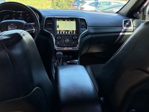 Used 2018 Jeep Grand Cherokee Altitude image 3