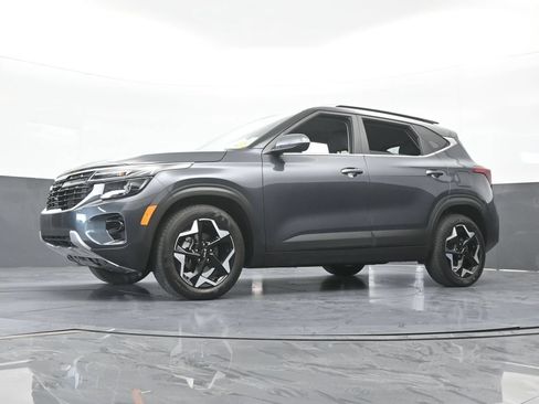 Used 2024 Kia Seltos EX FWD image 57