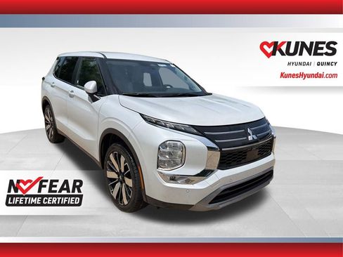 Used 2025 Mitsubishi Outlander SE FWD image 1