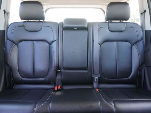 Used 2024 Jeep Grand Cherokee Limited RWD image 12