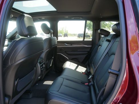 New 2026 Jeep Grand Cherokee Limited w/ Luxury Tech Group II AWD/4WD image 7