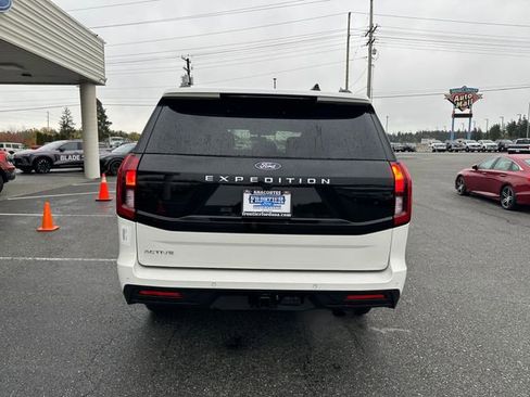 New 2025 Ford Expedition Active image 4