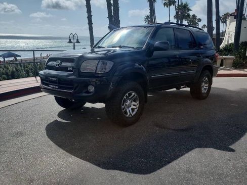 Used 2007 Toyota Sequoia SR5 RWD image 2
