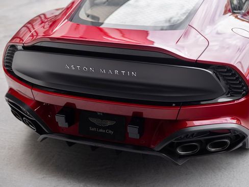 Used 2025 Aston Martin Vanquish image 10