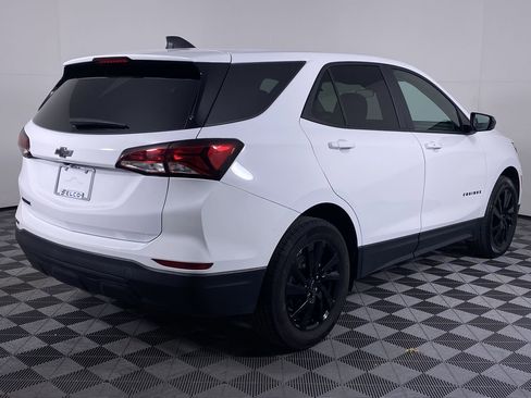 Certified 2024 Chevrolet Equinox LS w/ LS Convenience Package image 18