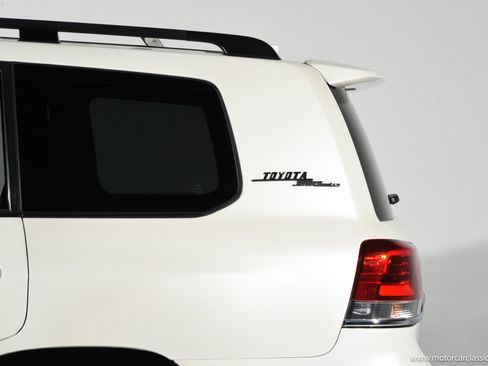 Used 2021 Toyota Land Cruiser Heritage Edition AWD/4WD image 18
