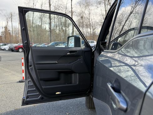 Used 2025 Lexus GX 550 image 29