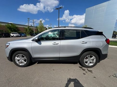 Used 2019 GMC Terrain SLE w/ Driver Convenience Package AWD/4WD image 8