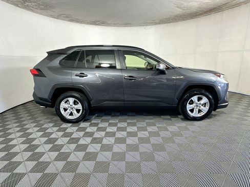Used 2019 Toyota RAV4 XLE w/ Convenience Package FWD image 2