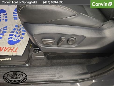Used 2025 Toyota Tacoma Limited AWD/4WD image 41
