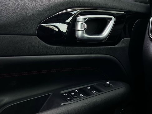 Used 2025 Jeep Compass Trailhawk w/ Trailer Tow Group image 20