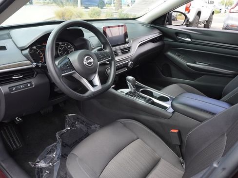 Used 2024 Nissan Altima 2.5 SV FWD image 16