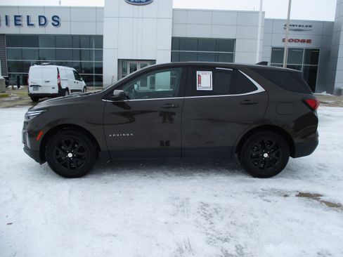 Used 2023 Chevrolet Equinox LT image 3