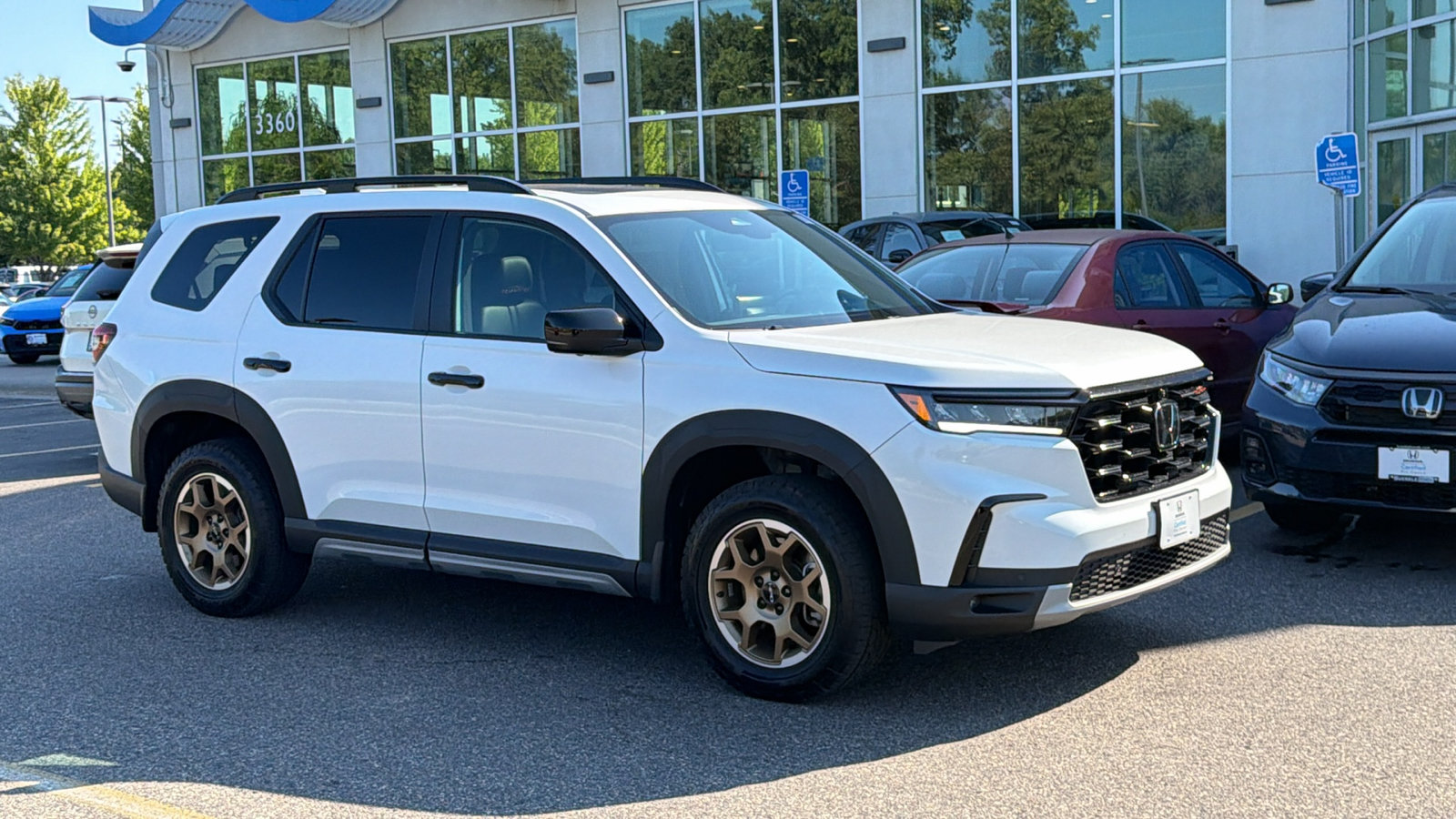 Certified 2024 Honda Pilot TrailSport image 1