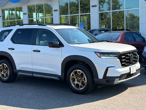 Certified 2024 Honda Pilot TrailSport image 1