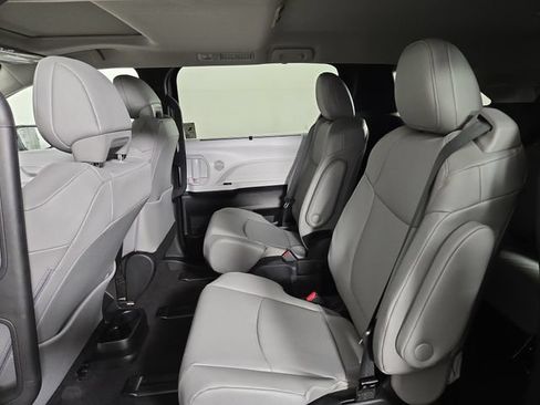 New 2026 Toyota Sienna XLE FWD image 15