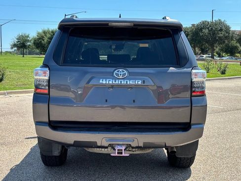 Used 2022 Toyota 4Runner SR5 Premium w/ Moonroof Package RWD image 5