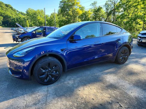 Used 2023 Tesla Model Y AWD image 2