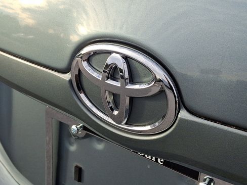 Used 2011 Toyota Camry LE image 28