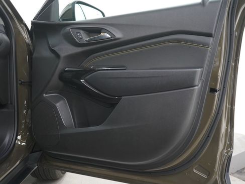 Used 2024 Chevrolet Trax LT w/ Driver Confidence Package FWD image 7