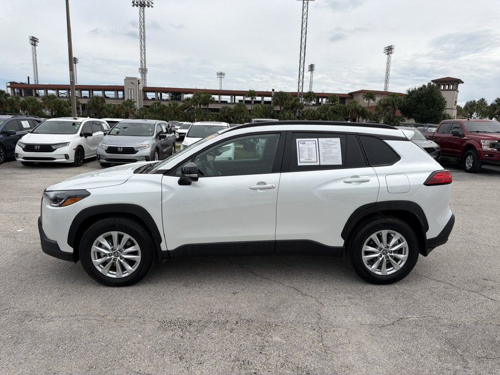 Used 2025 Toyota Corolla Cross LE FWD image 7