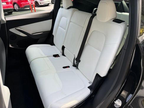 Used 2021 Tesla Model Y Long Range image 31