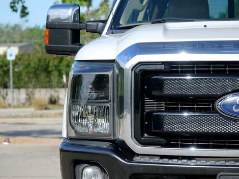 Used 2015 Ford F250 Lariat w/ Chrome Package image 5