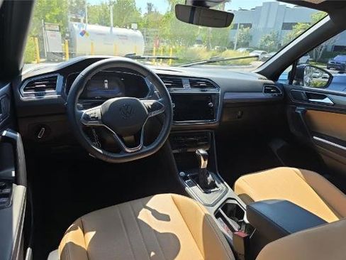 Used 2023 Volkswagen Tiguan SE image 7