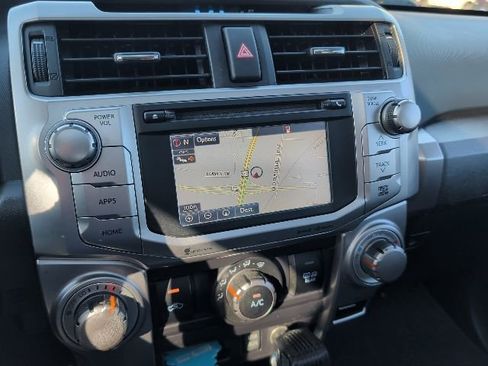 Used 2017 Toyota 4Runner SR5 Premium image 2