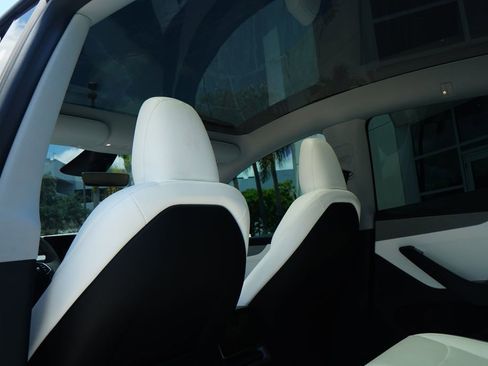 Used 2026 Tesla Model Y AWD image 17