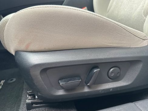 Used 2025 Nissan Rogue SV AWD/4WD image 15