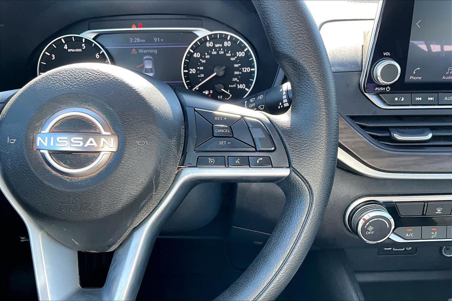 Used 2025 Nissan Altima 2.5 SV FWD image 25