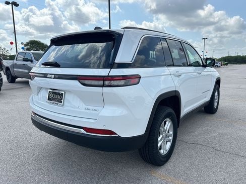 New 2025 Jeep Grand Cherokee Laredo w/ Luxury Tech Group I RWD image 5