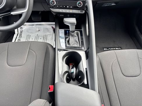 New 2025 Hyundai Elantra Blue image 12