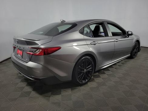 Used 2025 Toyota Camry SE w/ Convenience Package FWD image 8
