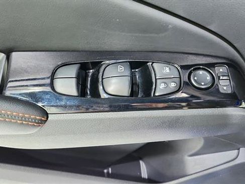 Certified 2025 Nissan Altima 2.5 SR FWD image 19