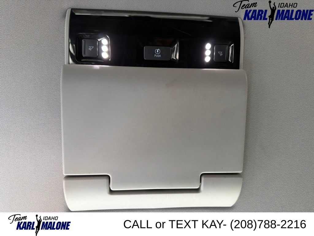 Used 2017 GMC Yukon XL Denali w/ Open Road Package AWD/4WD image 25