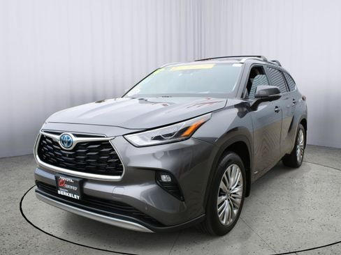 Used 2024 Toyota Highlander Platinum AWD/4WD image 4