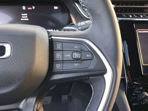 Used 2023 Jeep Grand Cherokee Altitude RWD image 21